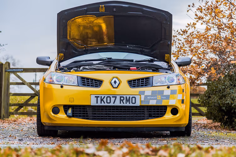 megane 230 f1 r26 liquid yellow (2)