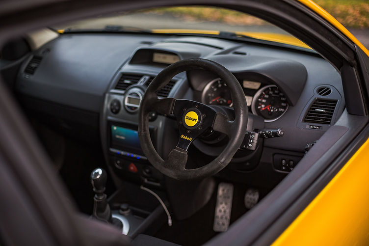 megane 230 f1 r26 liquid yellow (3)