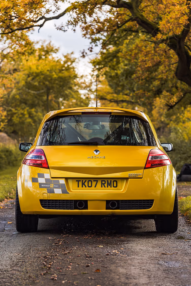 megane 230 f1 r26 liquid yellow (5)