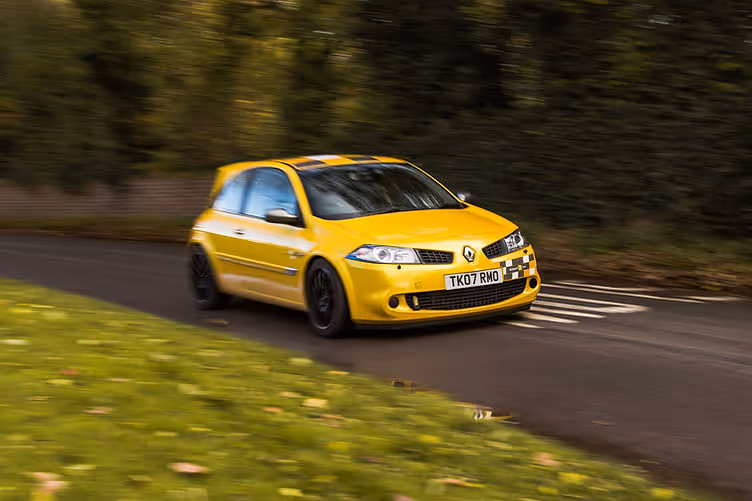 megane 230 f1 r26 liquid yellow (6)