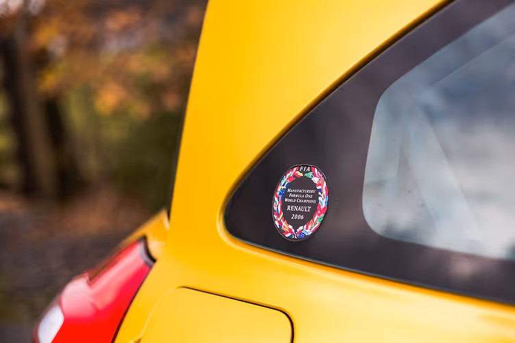 megane 230 f1 r26 liquid yellow (7)
