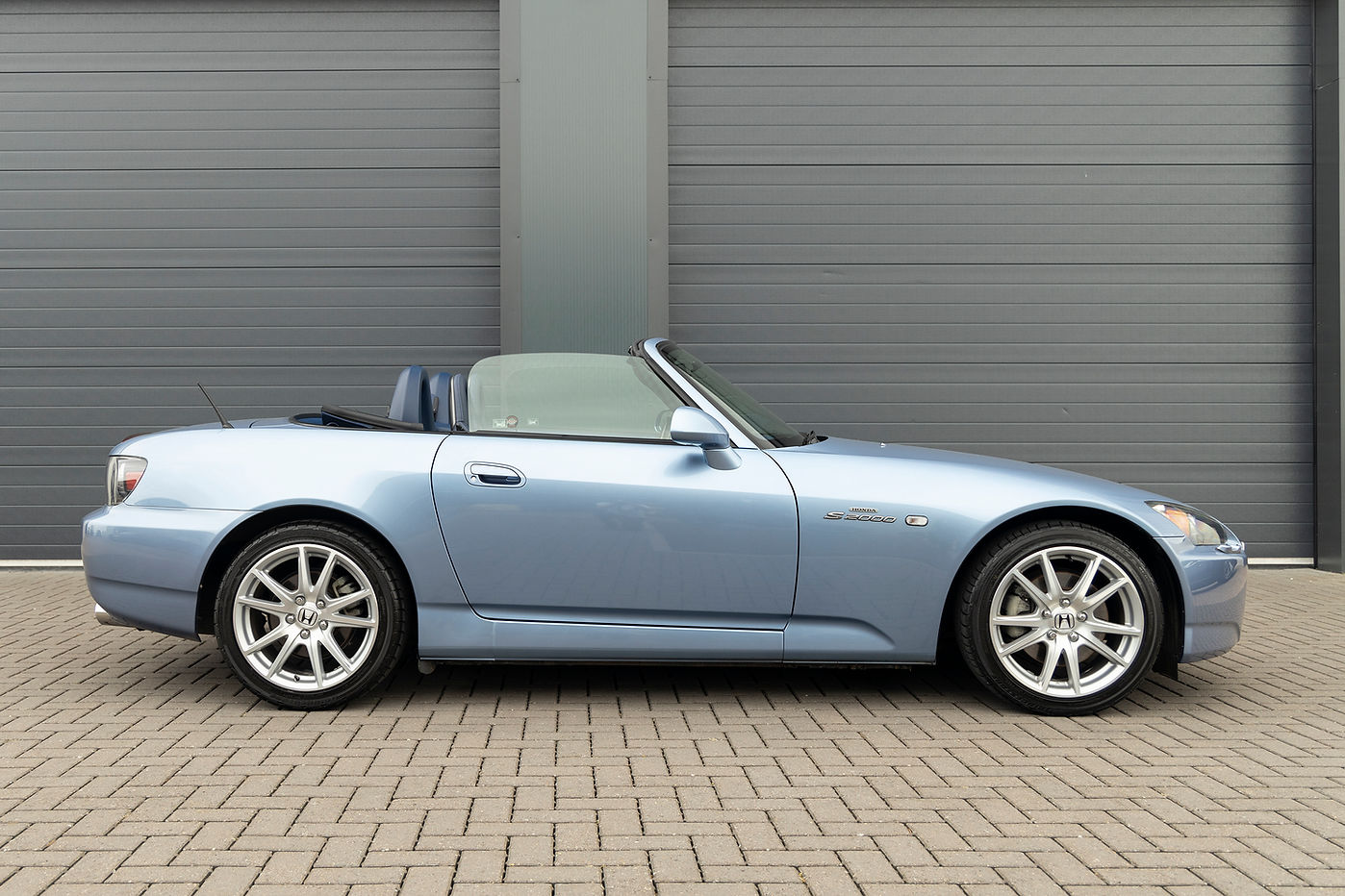 Honda S2000 buyers guide - styling - side profile hood down
