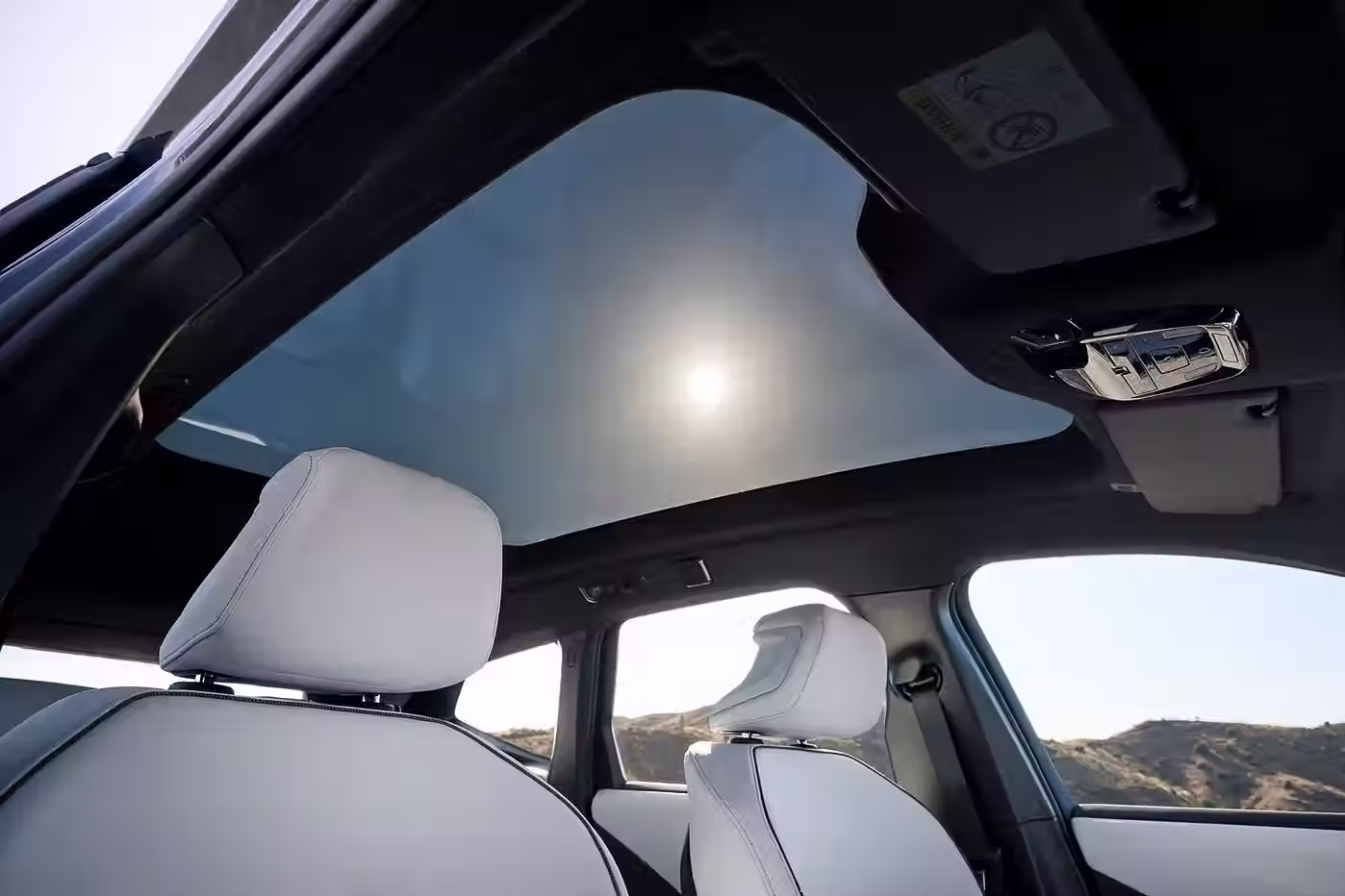 Below: BMW is gambling on haptic controls on the steering wheel as the market pivots back toward physical buttons.