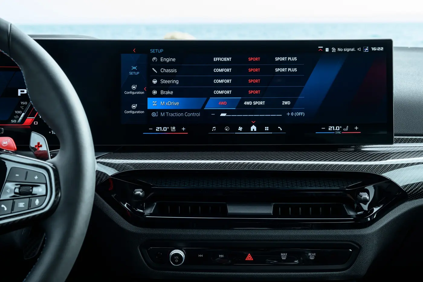 BMW M2 M xDrive M Setup screen showing 4WD, 4WD Sport and 2WD drive mode options