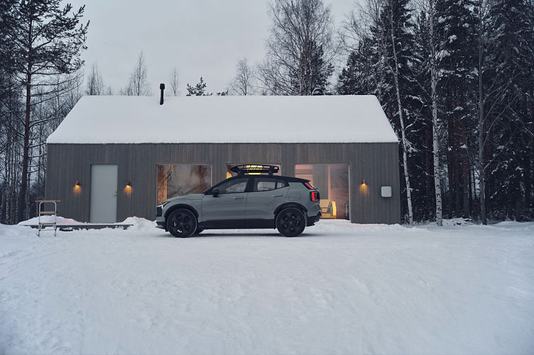 Volvo EX30 Cross Country side