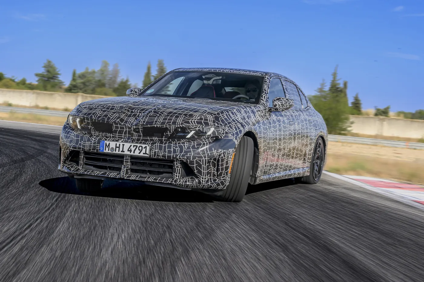 2027 BMW G50 M350 xDrive prototype - drifting