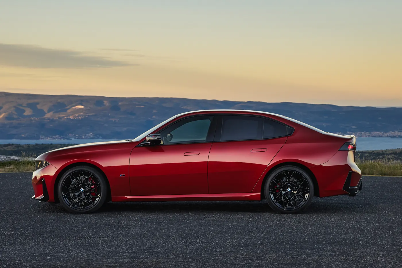 Fire Vegas Red BMW M350 xDrive side profile, new G50 3 Series saloon proportions