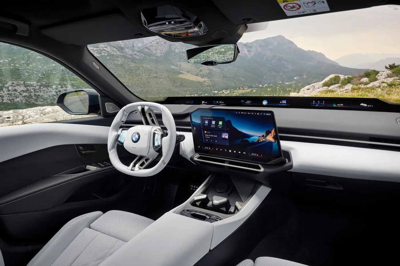 New BMW 320 interior in light grey, shared i3 steering wheel and 17.9-inch touchscreen