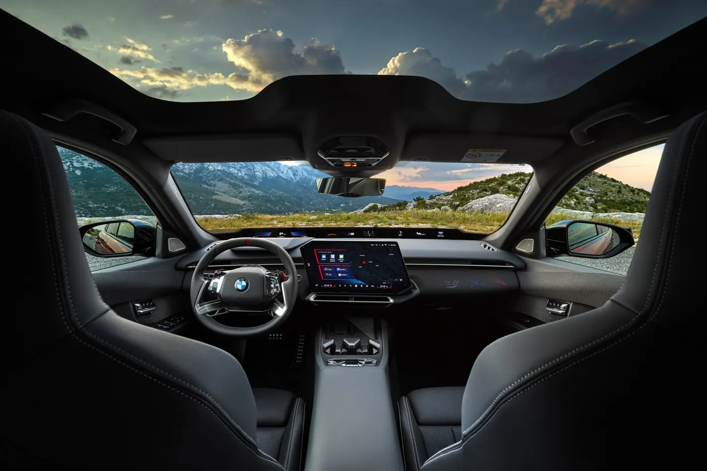 BMW M350 xDrive interior, dashboard with 17.9-inch central touchscreen and panoramic roof