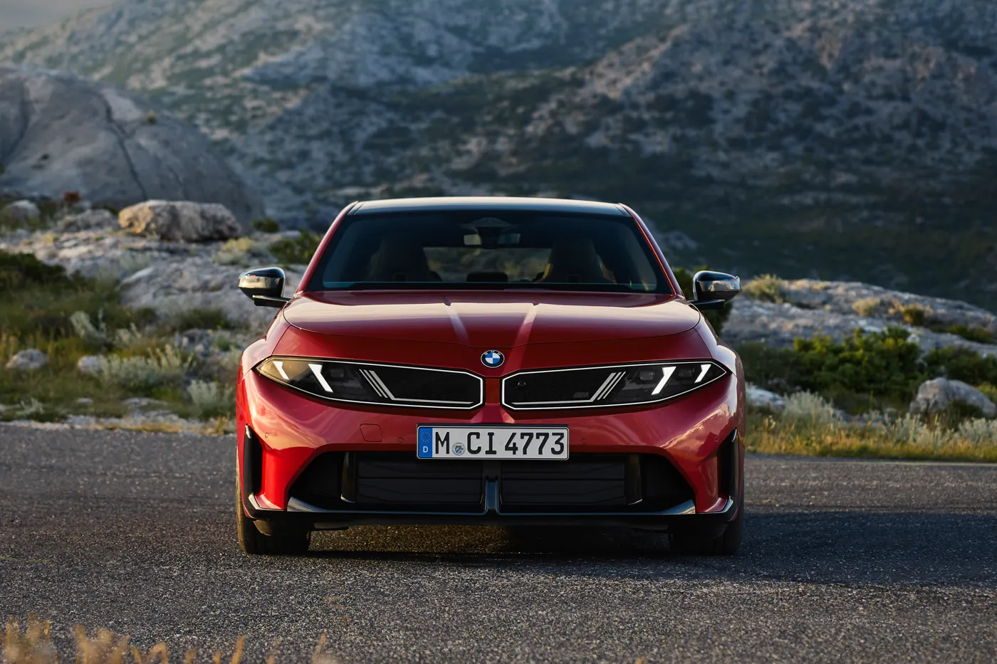 Fire Vegas Red BMW M350 xDrive head-on, Neue Klasse kidney grille and headlight graphic
