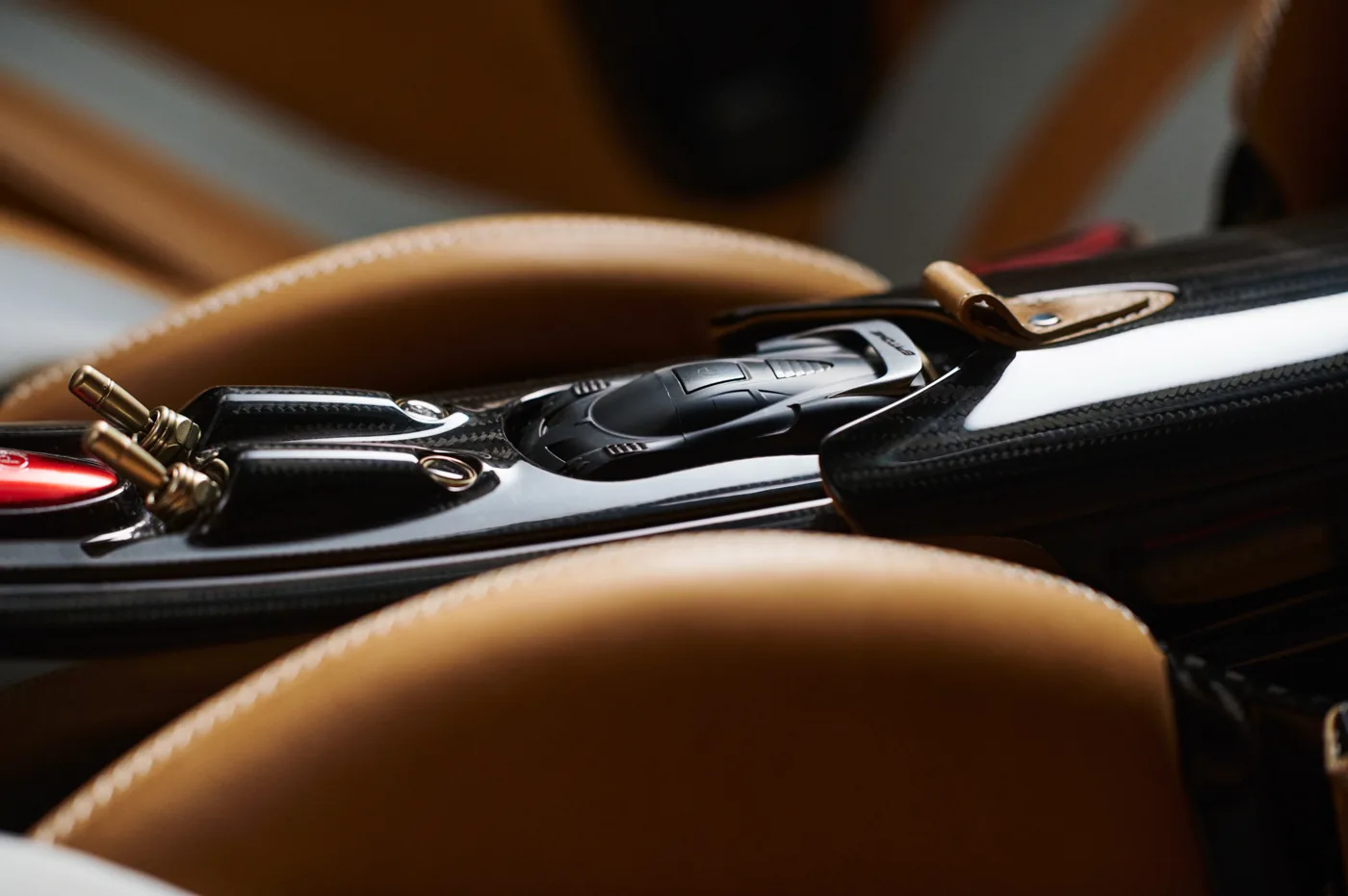 Car-shaped Pagani Huayra Epitome key in the carbon fibre centre tunnel