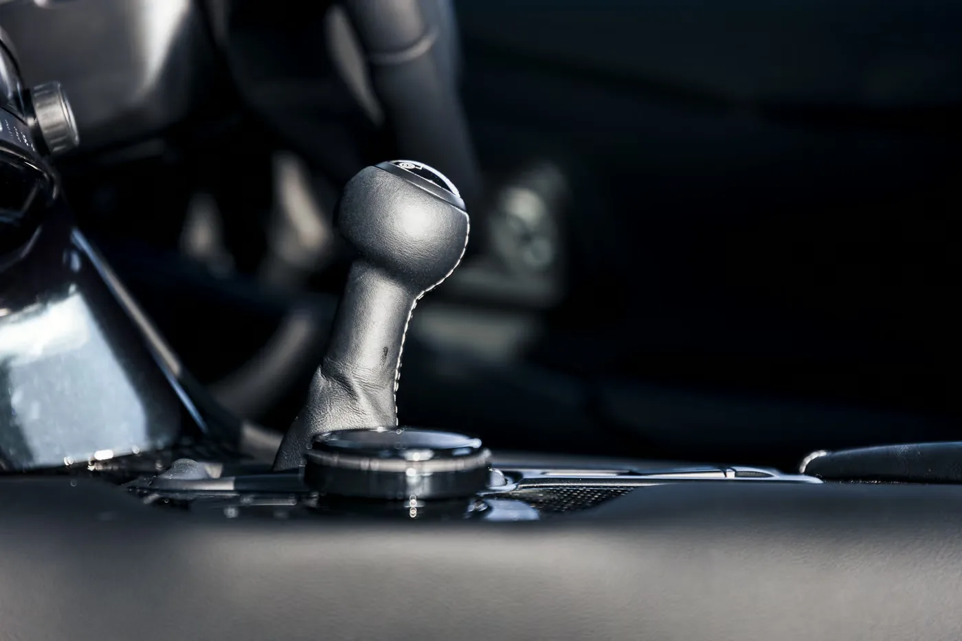 A90 Toyota GR Supra 3.0 Manual Review - gearlever detail image
