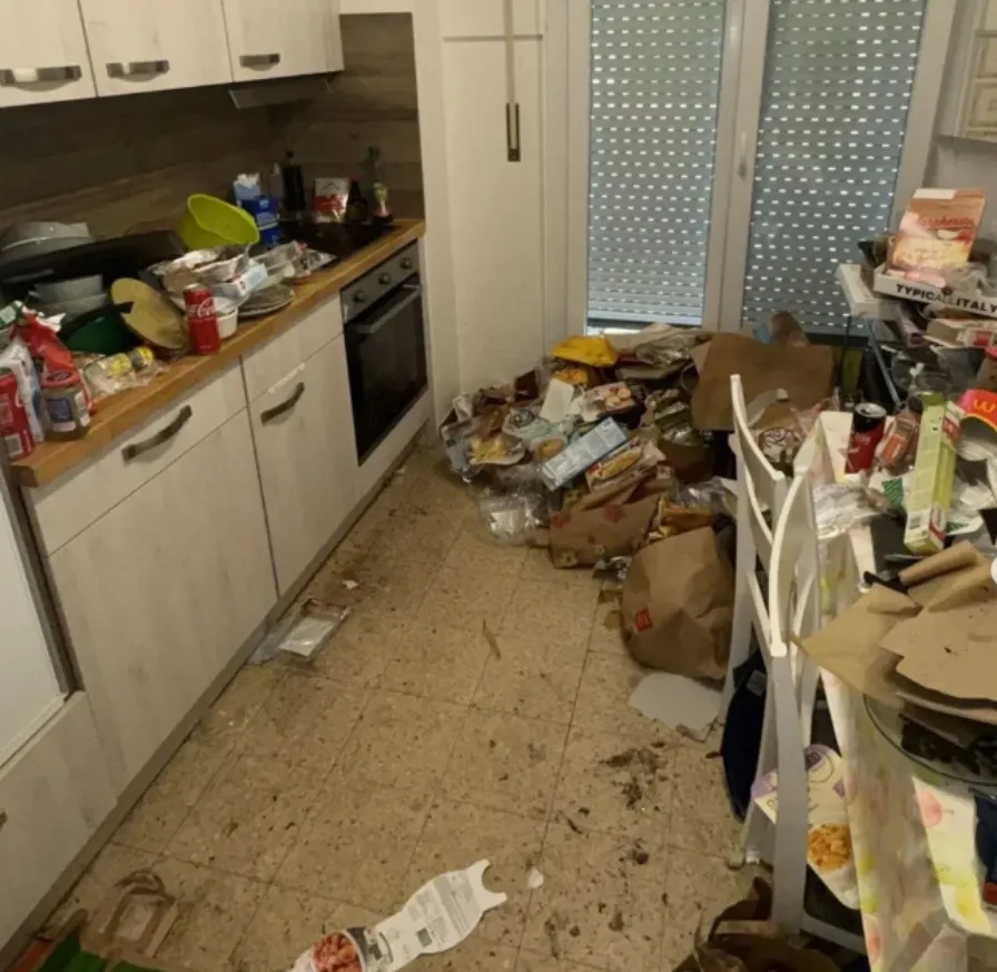 [background image] image of office space (for an aviation service)