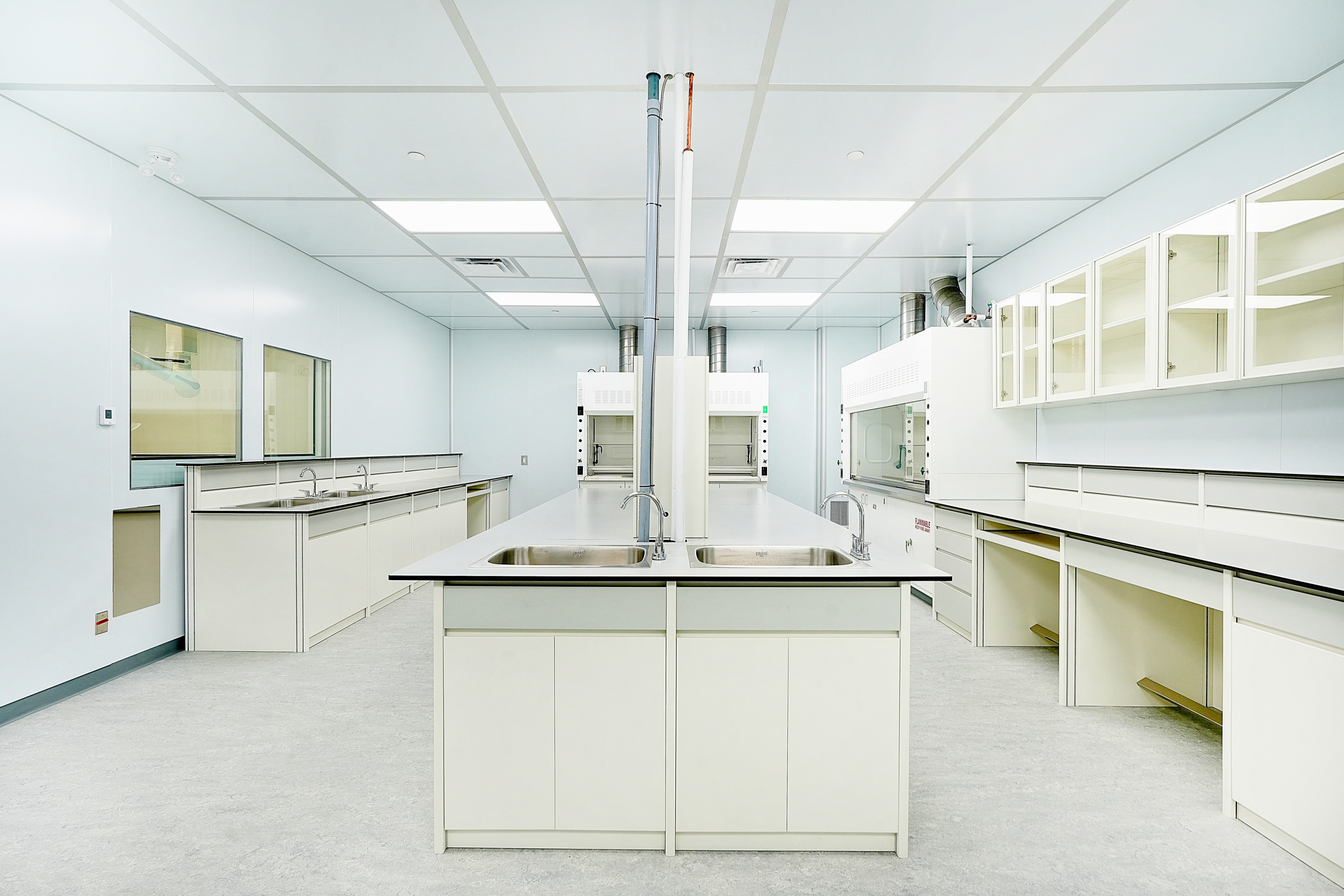 Biotech laboratory cleanroom modular panels