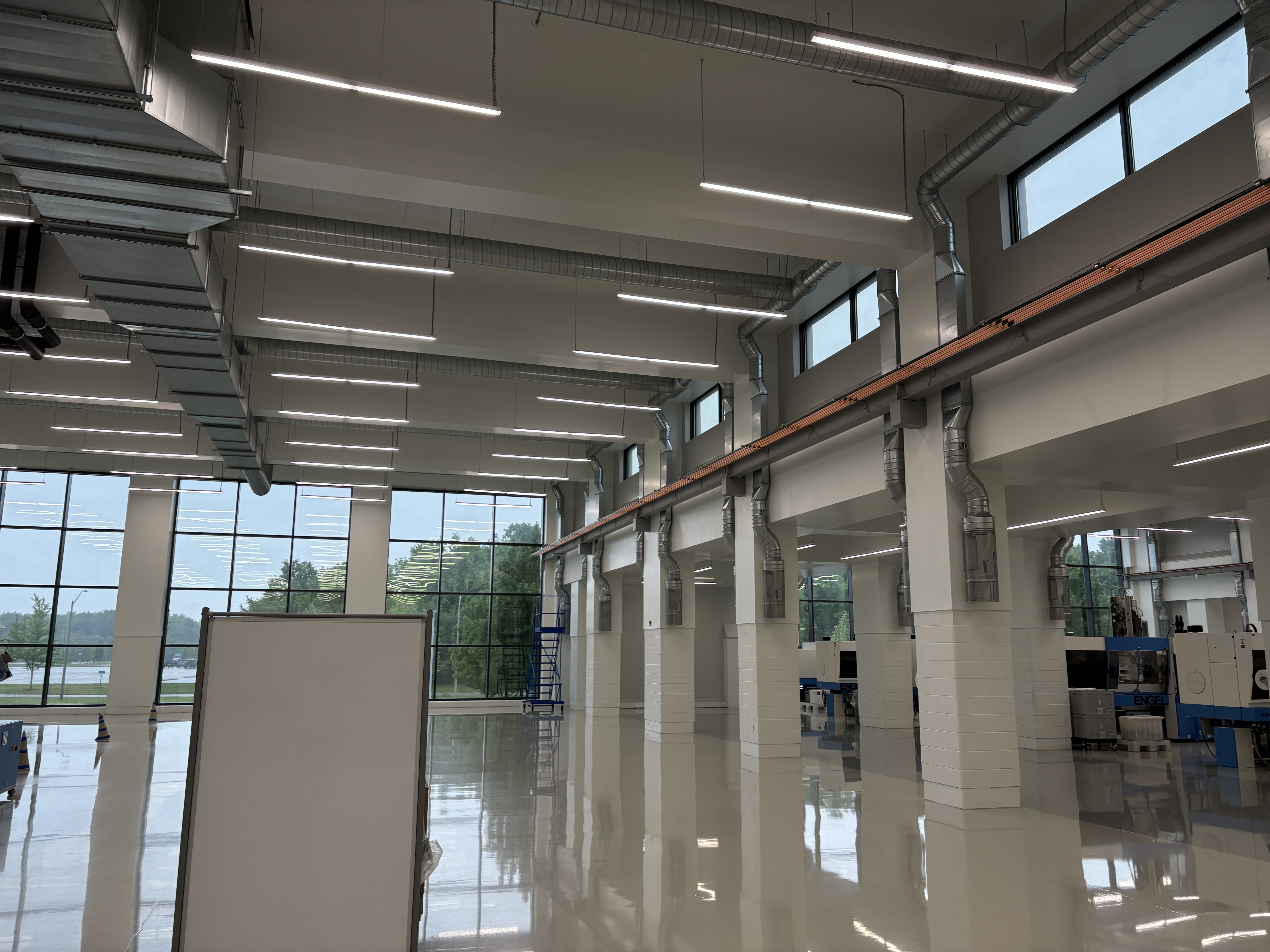 ISO Class 8 cleanroom interior — modular wall and ceiling panels supplied by Moddulx for a medical device manufacturing facility in London, Ontario