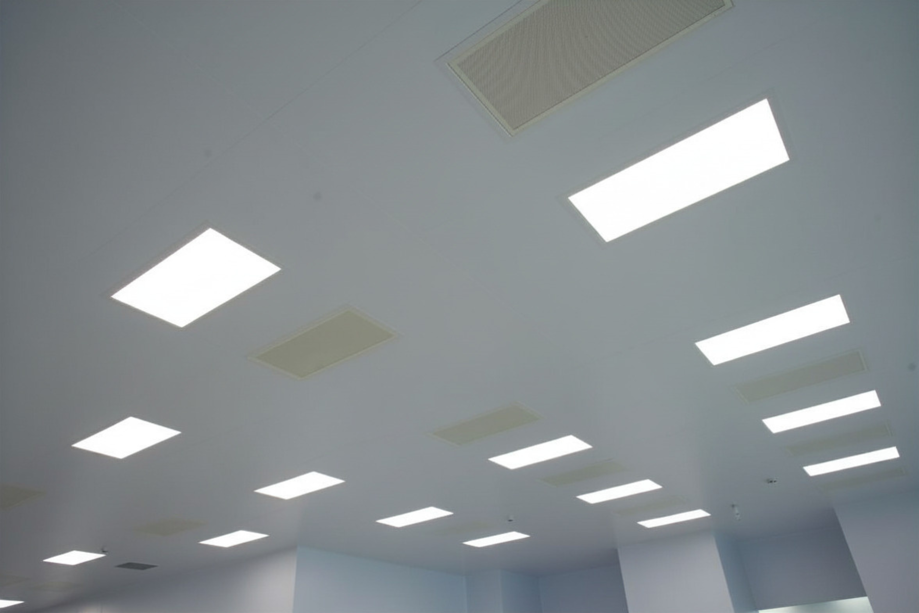 Modular cleanroom ceiling panels with integrated LED lighting and HEPA diffuser — GMP cleanroom panel manufacturer Moddulx
