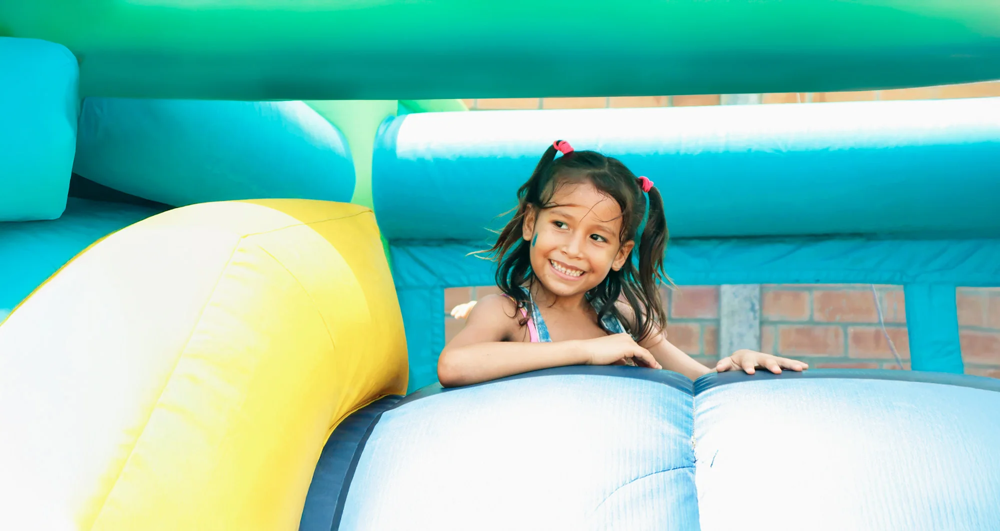 A smiling girl at a Victoria Venezuela Foundation event.