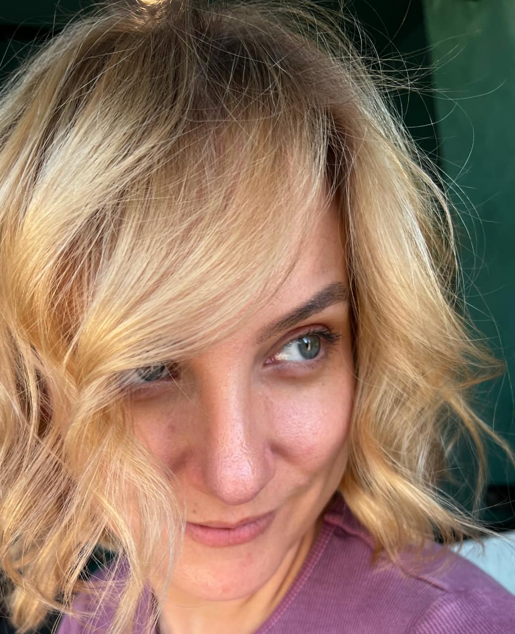 Woman with warm golden blonde textured waves at Jura Draco Gold Coast blonde salon