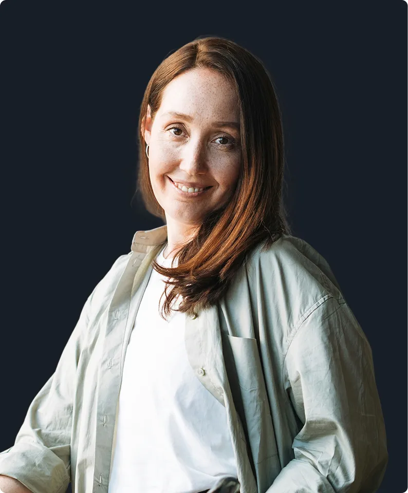 Woman smiling, representing personalized gut health with custom probiotics for bloating relief and overall wellness.