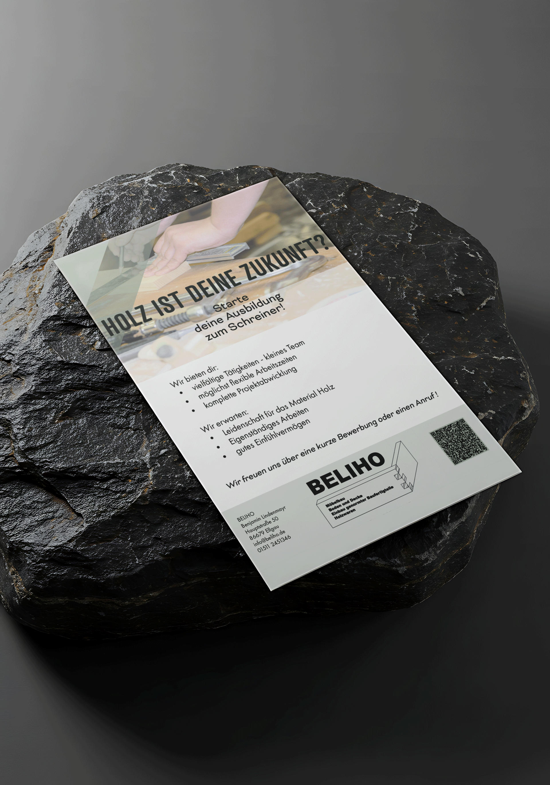 Zur Marke passend ein Flyer der nach Auszubildenden sucht. Mit der Überschrift Holz ist deine Zukunft?