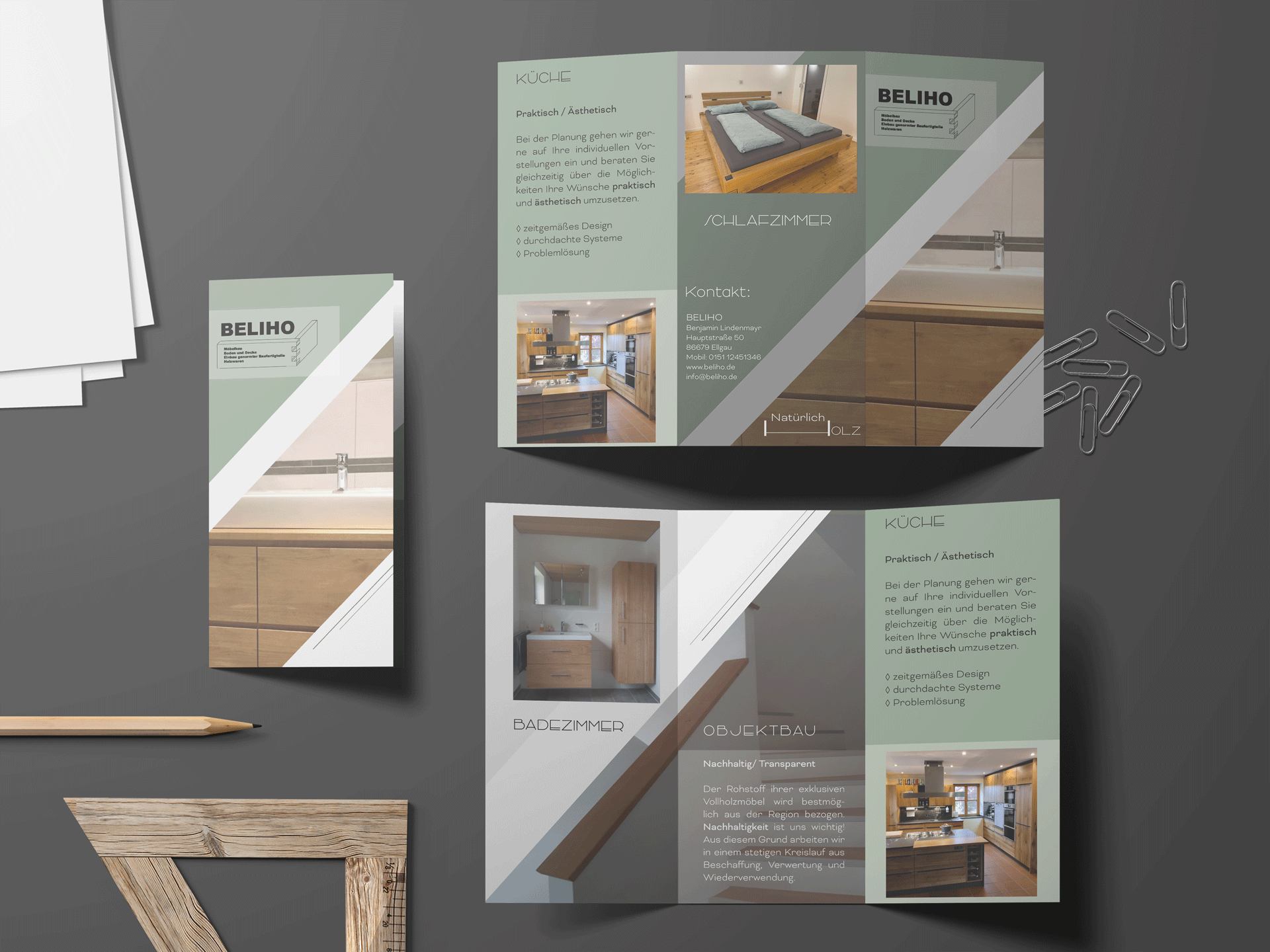 ein Flyer in dinA hoch und mit drei Faltungen. Wickelfalz. In erdigen Tönen gehalten für eine Schreinerei