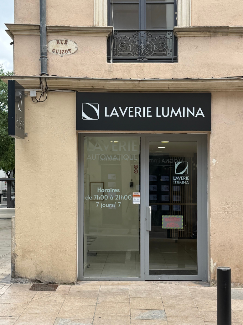 Notre vitrime Laverie automatique LUMINA, 18 boulevard Gambetta à Nîmes