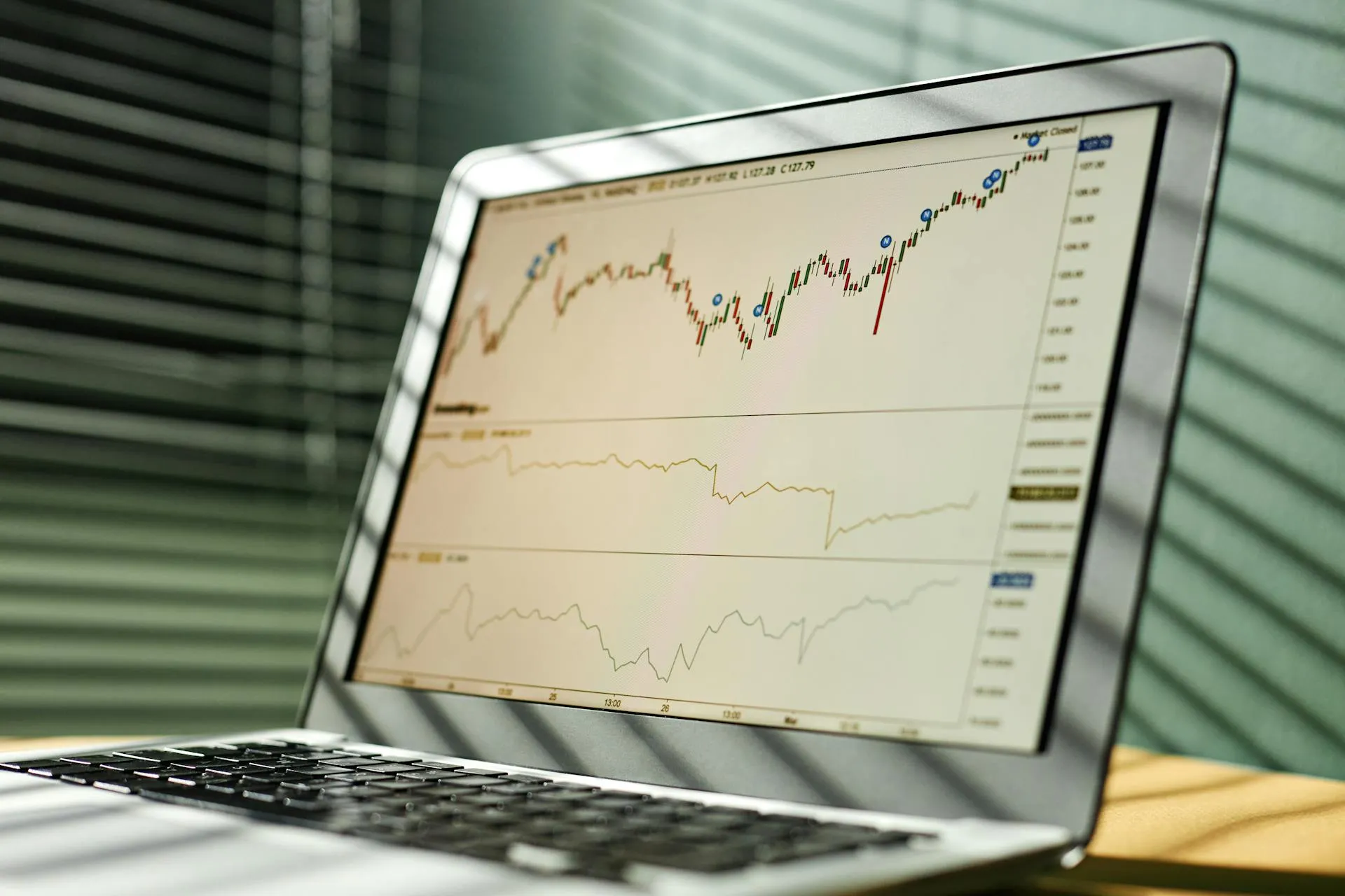 Private debt fund returns on an analysis screen