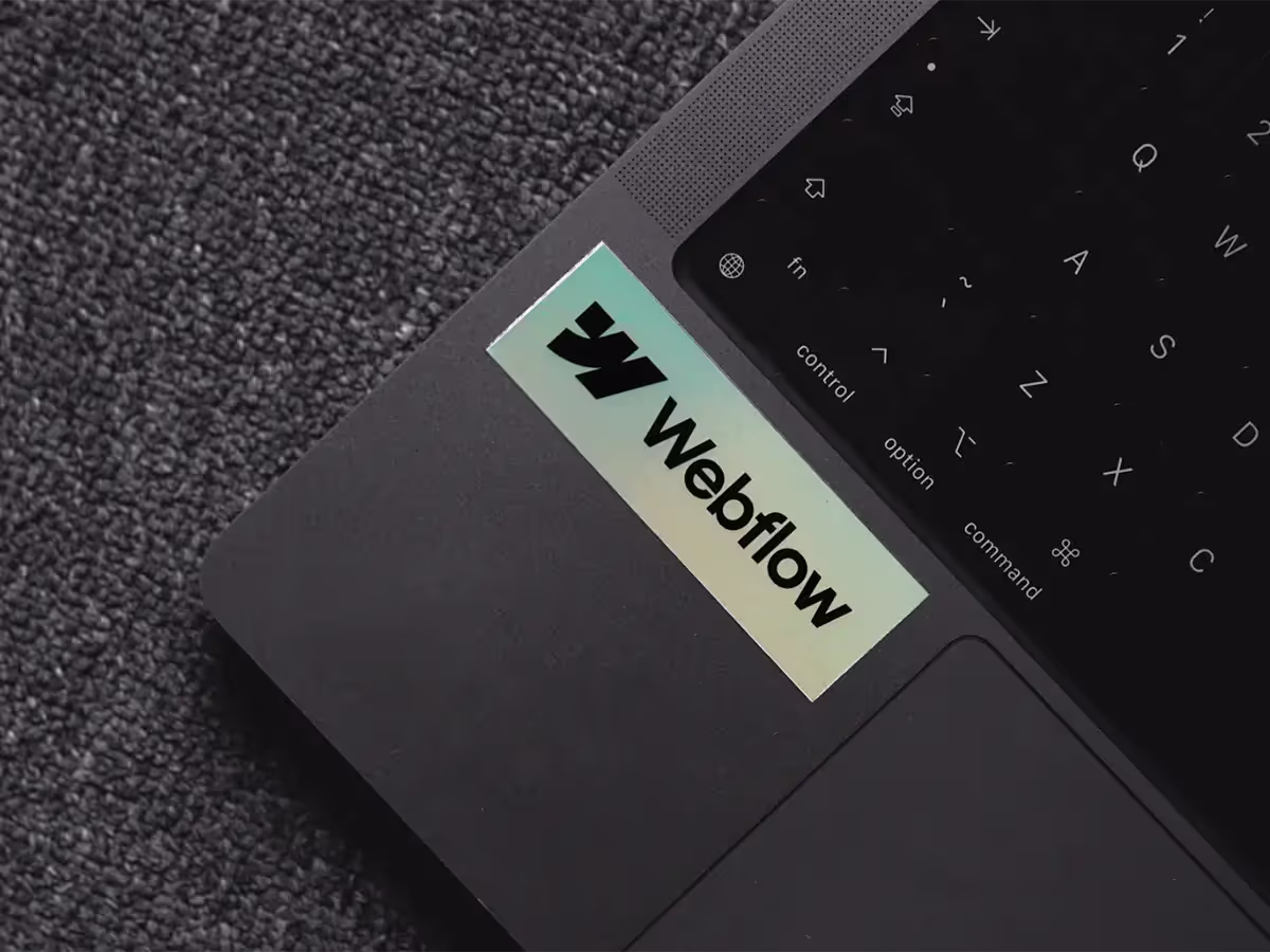 Een laptop met het Webflow logo