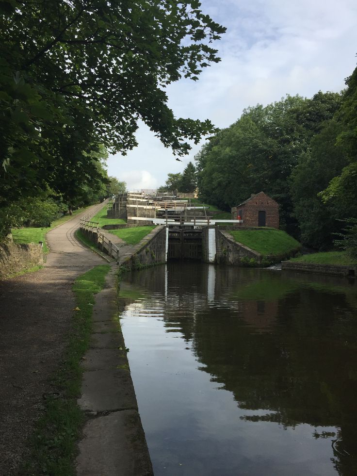 leeds liverpool canal lock