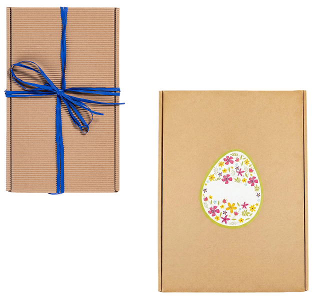 Pudełka prezentujące opakowania z wstążką niebieską oraz nadrukiem świątecznego paternu