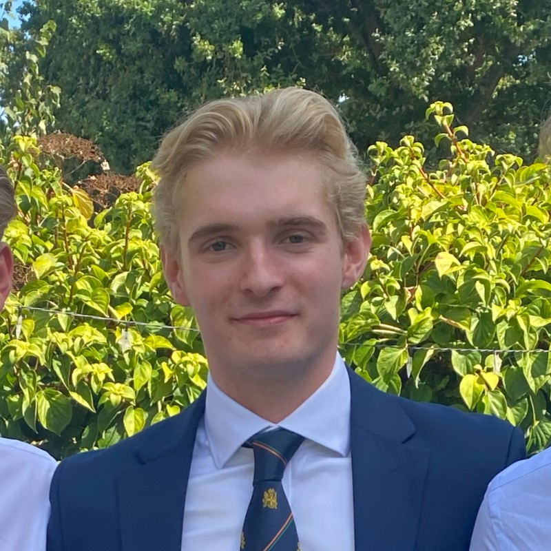 image of brainstorm session with sticky notes (for a b2b saas)