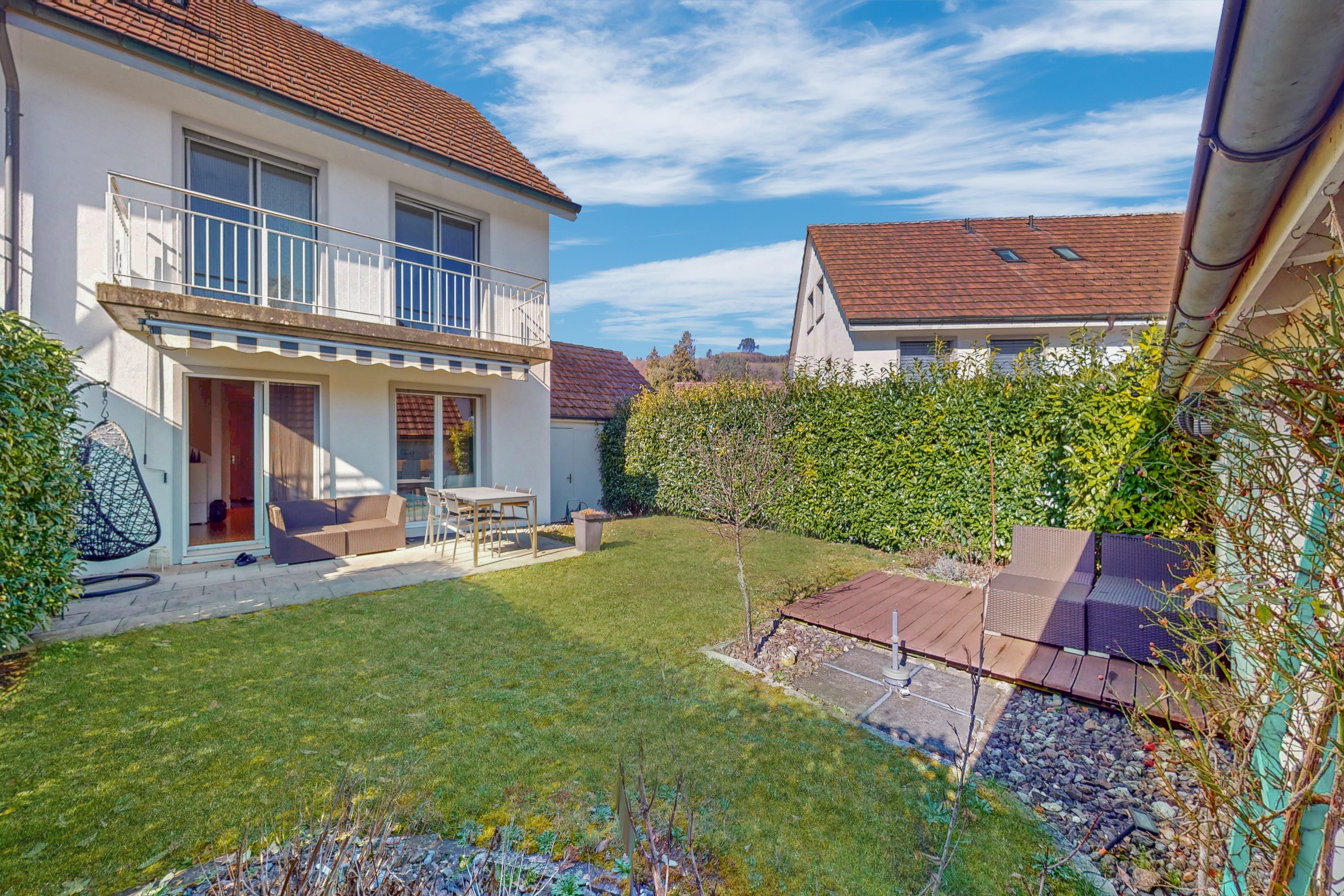 Doppel-EFH in Villnachern mit privatem Garten