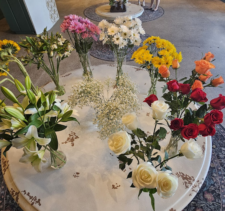 Colorful garden-style mixed flower bouquet