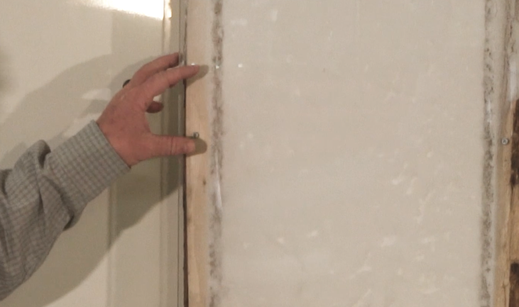 A cut away showing shrinking foam. It is pulled away about 1 inch, causing an air gap   Call Unified Insulation 330-773-7377