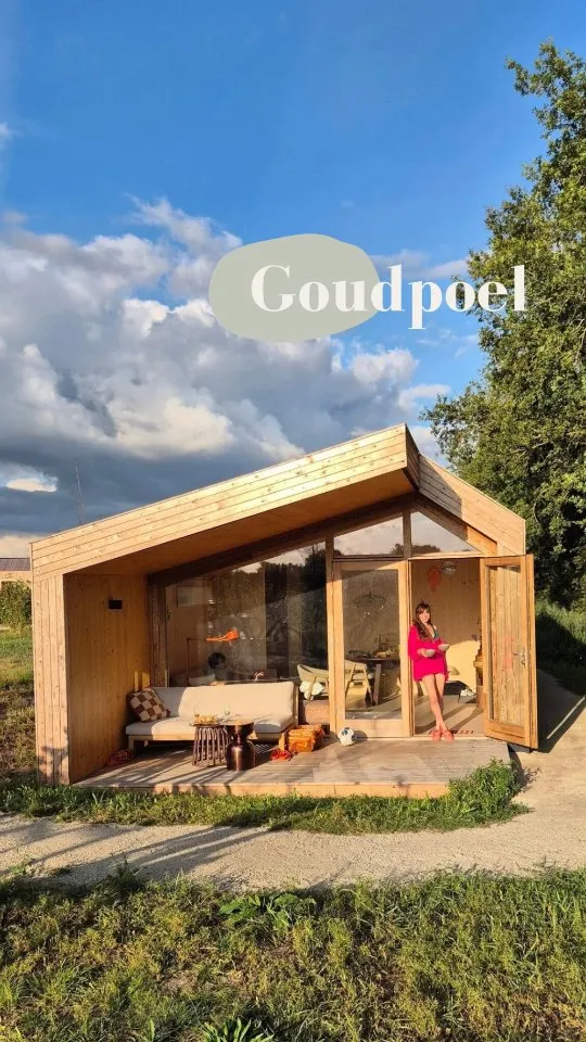 Reel van The Green List: houten lodge in het groen