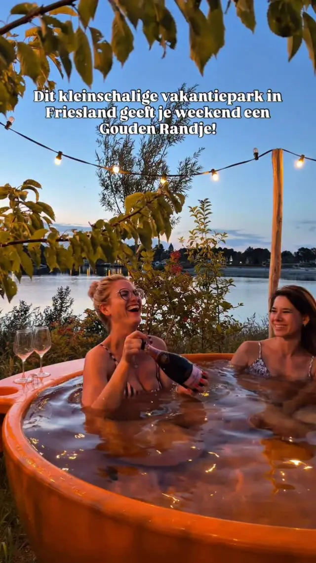 Reel van Reisjevrij.nl: twee vrouwen in de hottub bij zonsondergang