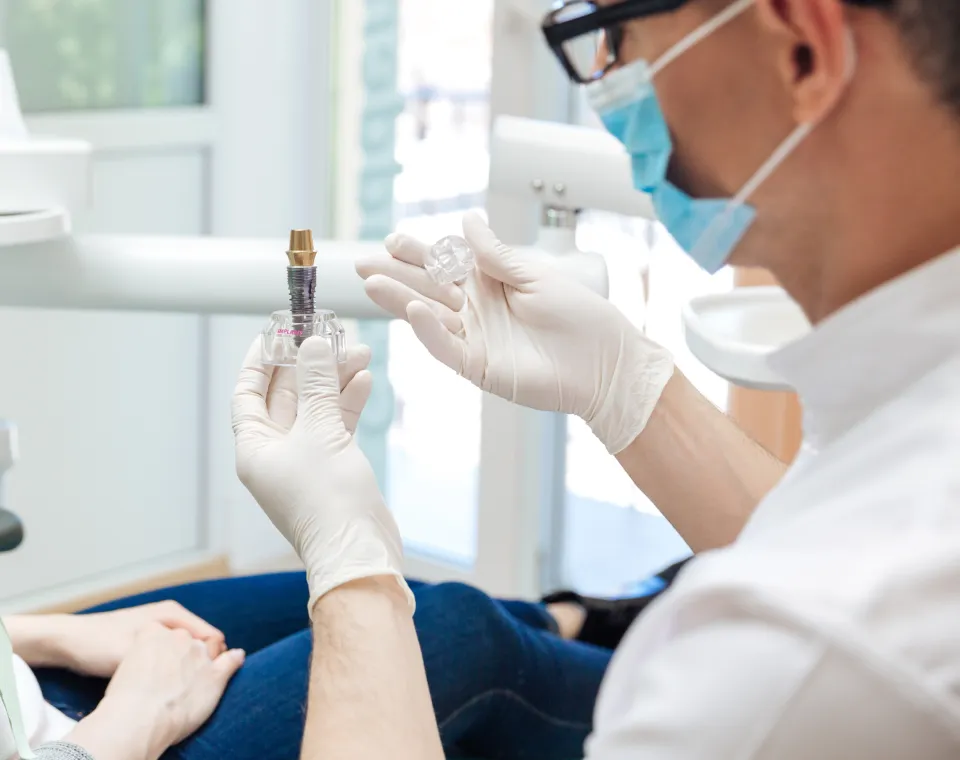 Dental Implants in Crestview: The Ultimate Guide to Replacing Missing Teeth