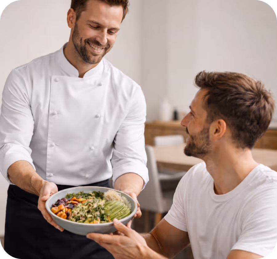 Foodballers persönlicher Koch serviert frische Sporternährung direkt zu Hause für optimale Regeneration und Leistung
