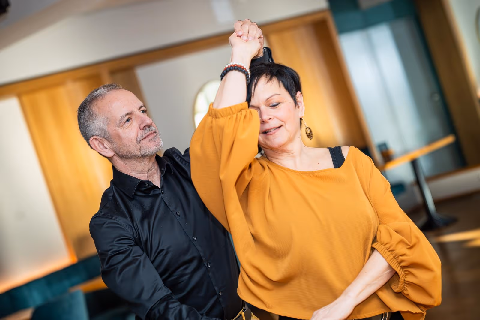 Tanzendes Pärchen bei der Tanzschule Wankmüller in Klagenfurt. 