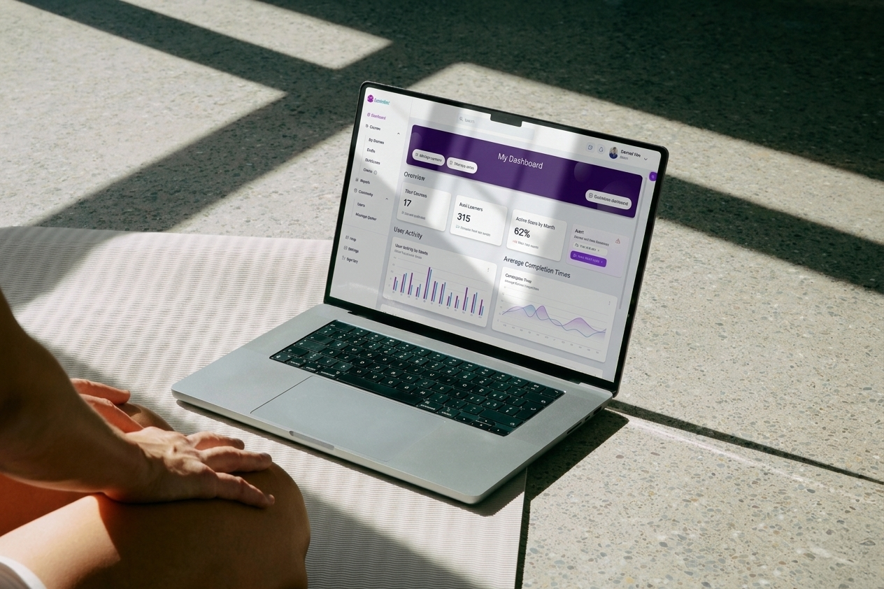 A mockup image of a laptop displaying the Coursebox website 