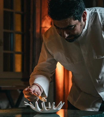 Restaurante Éon no Palacete Severo — mesa e detalhe de mise en place