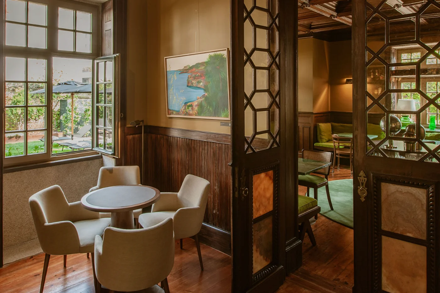 Interior do Palacete Severo — espaço de arquitetura patrimonial em Porto