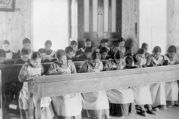 'Culturele genocide' in Canada: Hoe 'de indiaan uit het kind halen' duizenden levens kostte