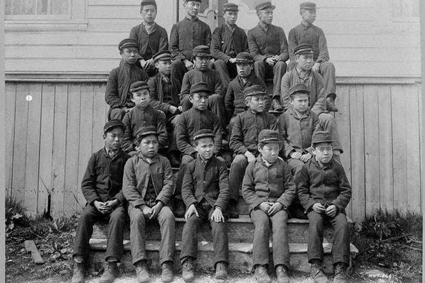 Klasfoto uit Metlakatla Residential School