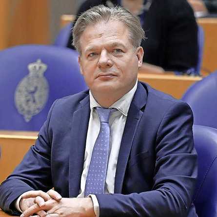 Pieter Omtzigt zich enorm in de toeslagenaffaire, waarbij burgers foutief werden indirect als fraudeurs die onterecht toeslagen ontvingen.