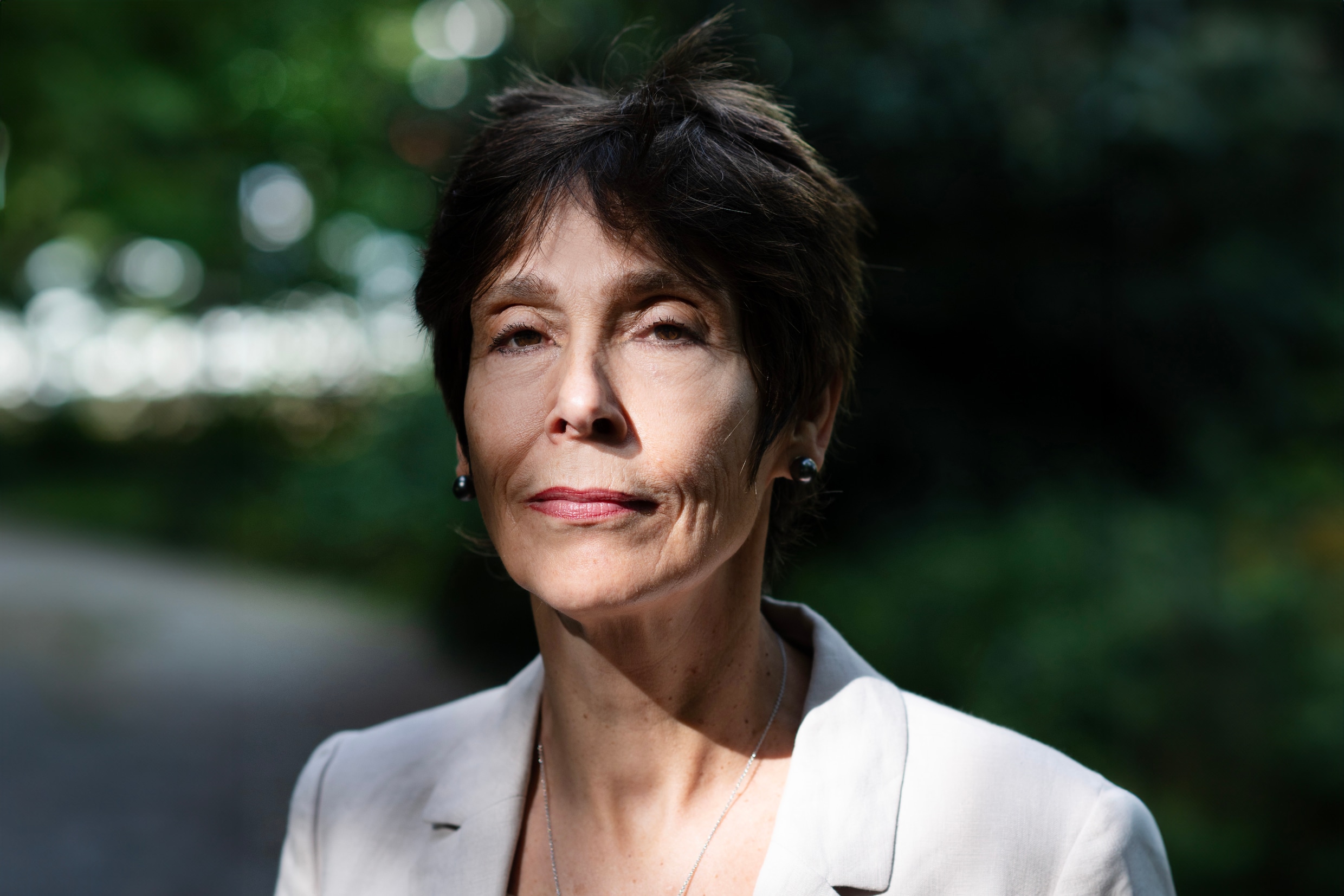 Ellen Pasman (1958) is sinds 1987 advocaat in Amsterdam.