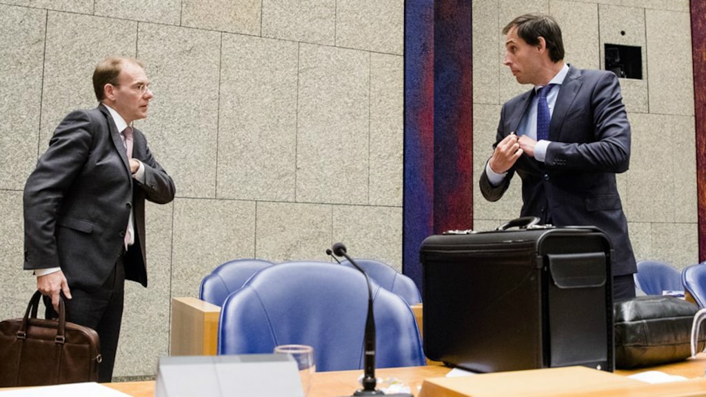 Staatssecretaris onder zware druk om toeslagen: Kamer eist oplossing voor ouders