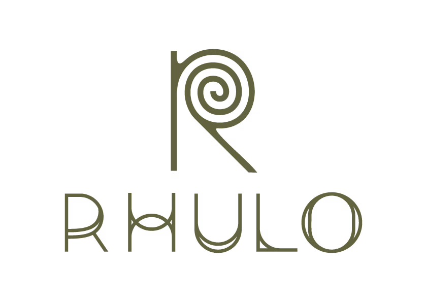 Logo mit dem Schriftzug „RHULO“ und einem stilisierten Buchstaben R mit einer spiralförmigen Linie oben.