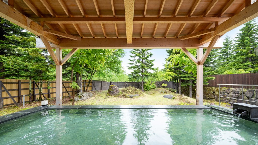 デコ平温泉「ぶなの湯」はからだにやさしい単純泉。サウナと水風呂も併設でこころゆくまで「整う」ことができます。