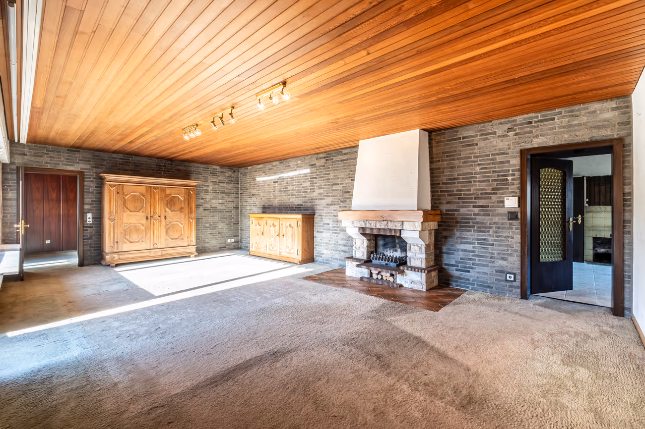 Wohnzimmer mit Kamin